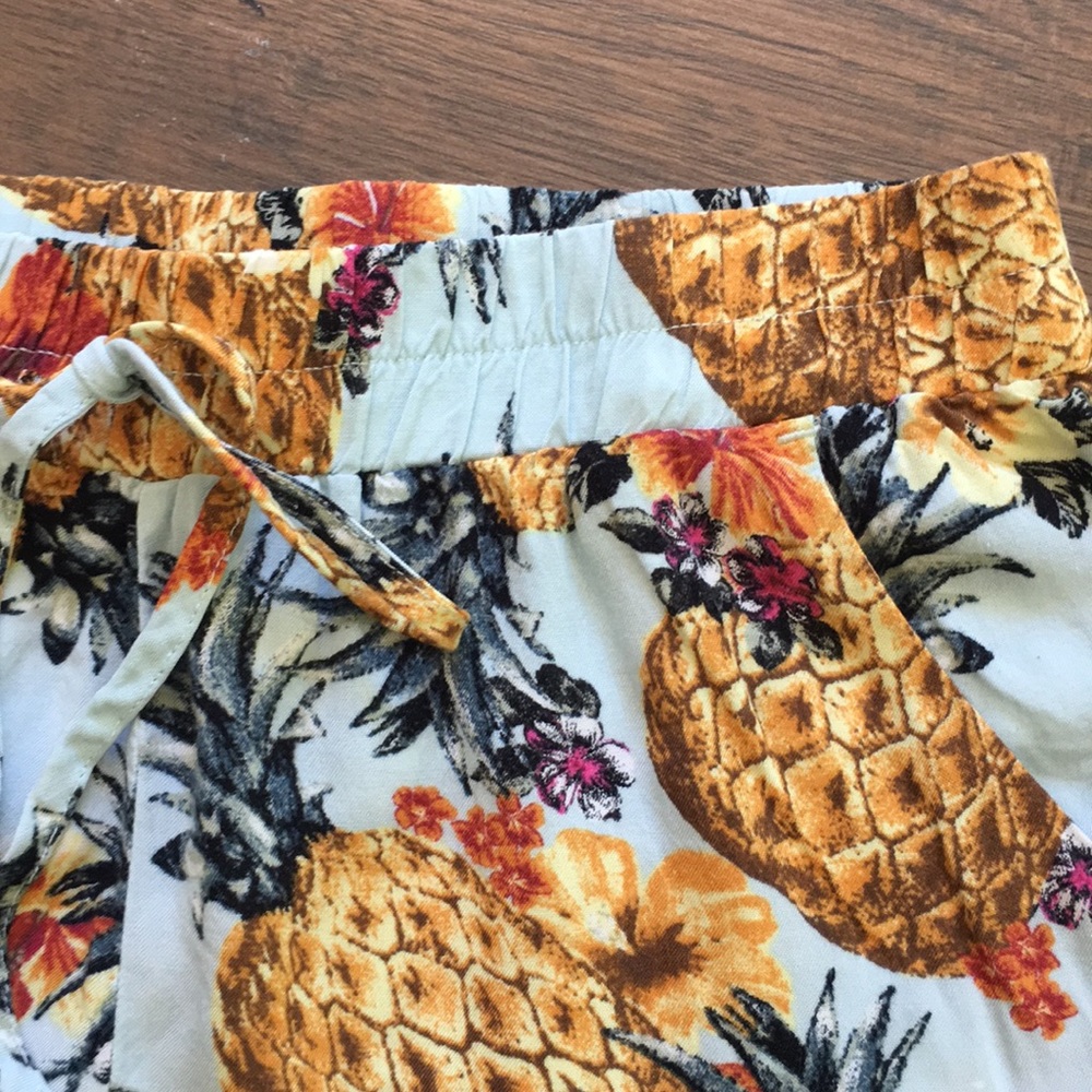 Shorts - Picture 2 of 5